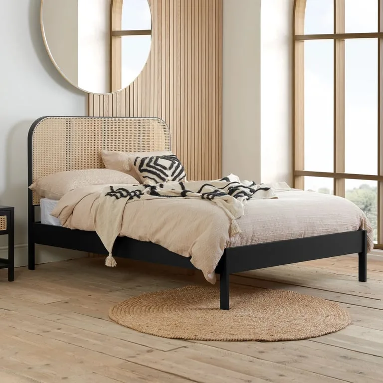 سرير إميليان من الخشب الطبيعي – بلوح رأس منسوج