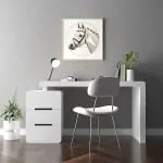 أبيض