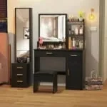 أسود